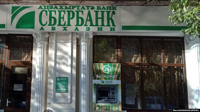 Рука «стратегической помощи» - сказ о том, как в разгар пандемии Росси